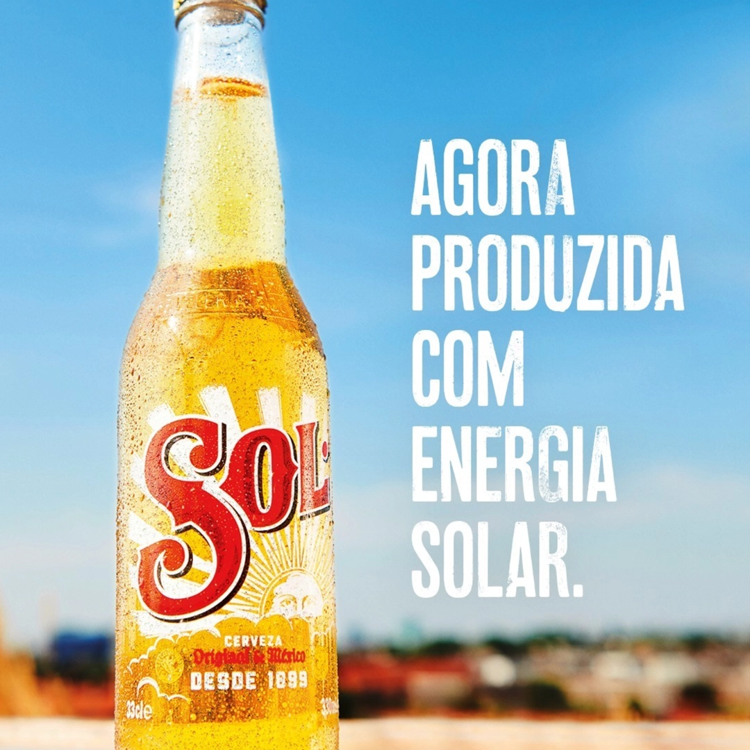 Garrafa de cerveja Sol produzida com energia solar.